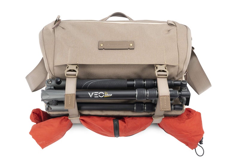 Vanguard VEO RANGE38 BG Messenger Bag for DSLR or Mirrorless/CSC Camera, Beige - Image 4